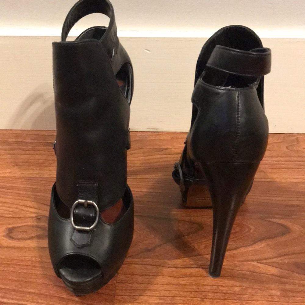 Super sexy black leather Leon Max heels